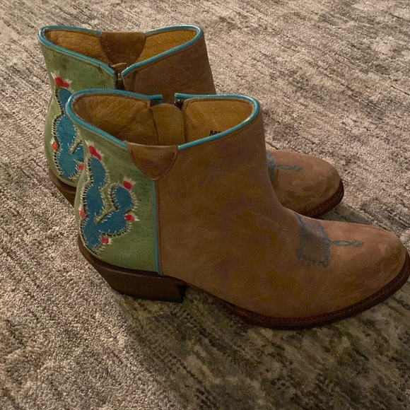 Macie Bean boots - women’s size 7 - cactus plant embroidery- great condition - Picture 1 of 10